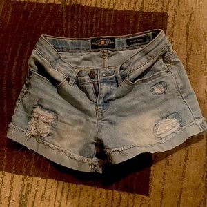 low rise jean shorts, color light wash, Lucky brand / Riley Short